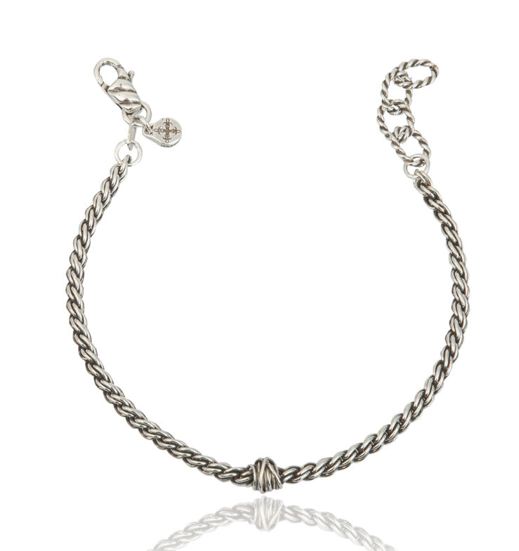 Bracciale in argento 925, maglia sottile e lucida.