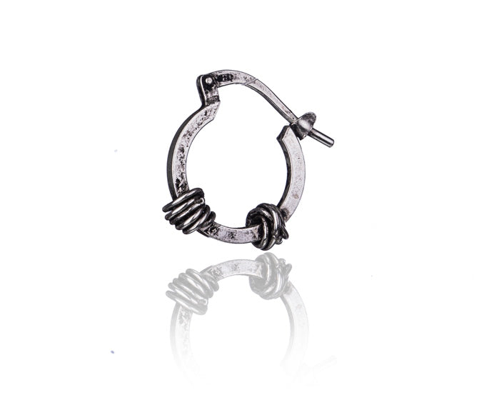 Orecchino da uomo in argento 925.